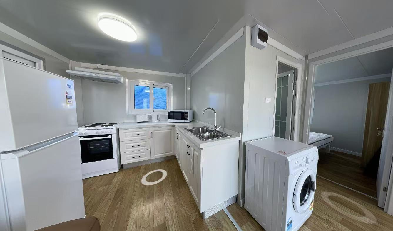Kitchen & storage